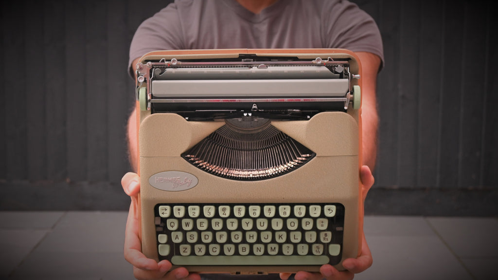 What is the Best portable Typewriter? - Baby Hermes Typewriter 