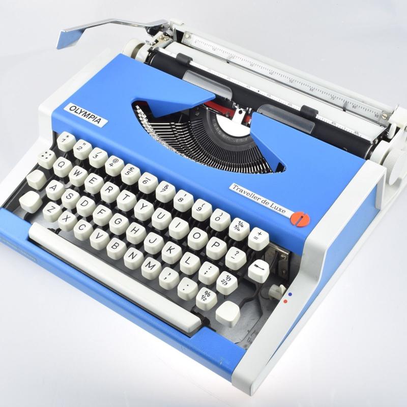Professionally Serviced Working Olympia Traveller De luxe Typewriter BLUE
