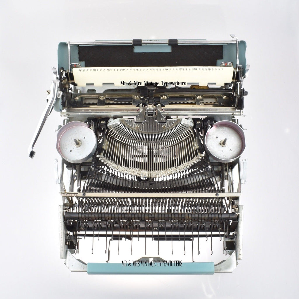 Smith Corona Clipper Typewriter working Clean Superb vintage 