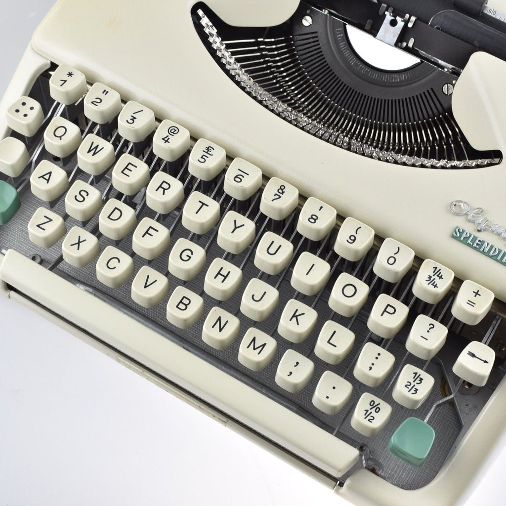 Olympia Splendid 33 Typewriter 