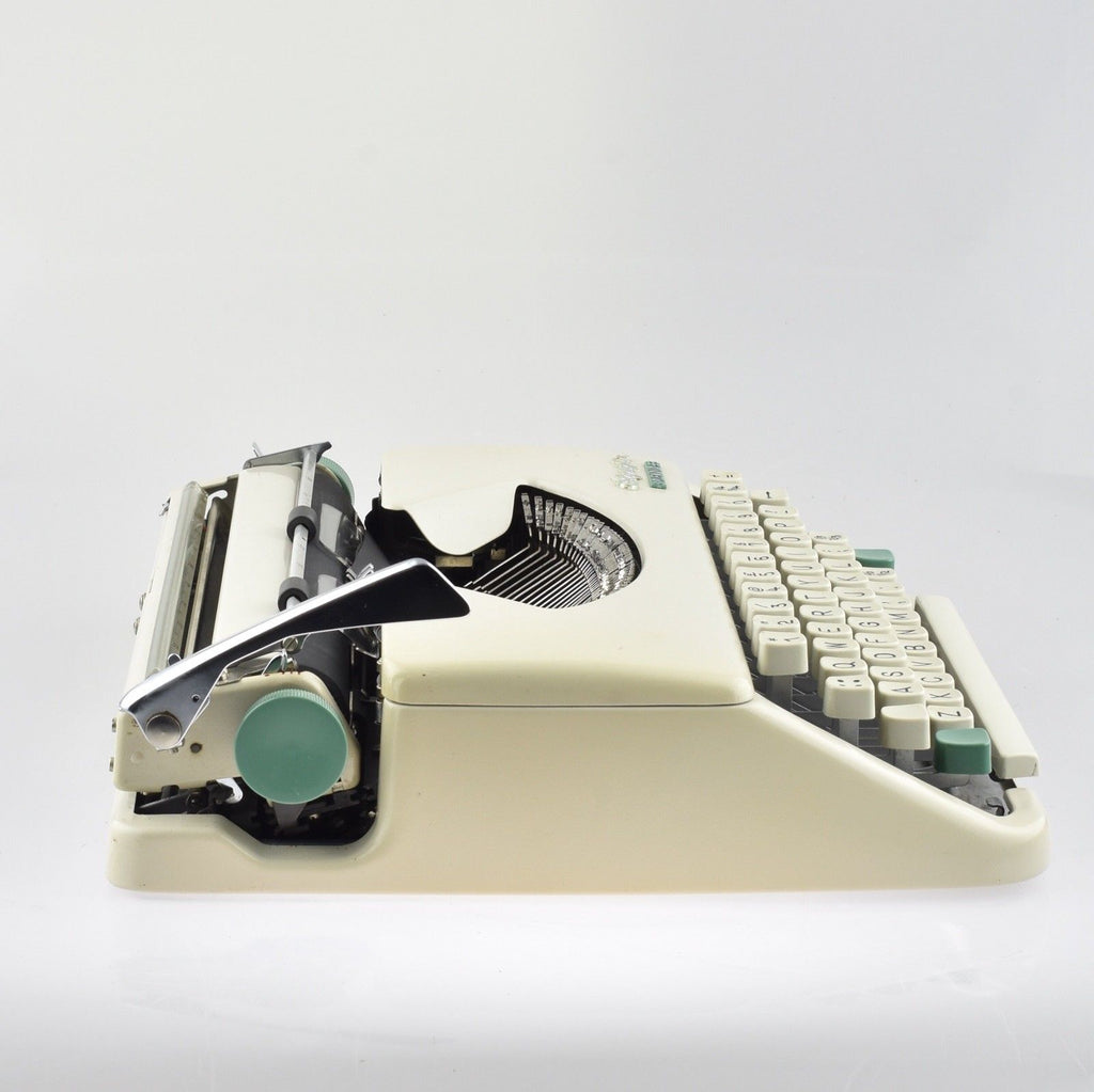 Olympia Splendid 33 Typewriter 