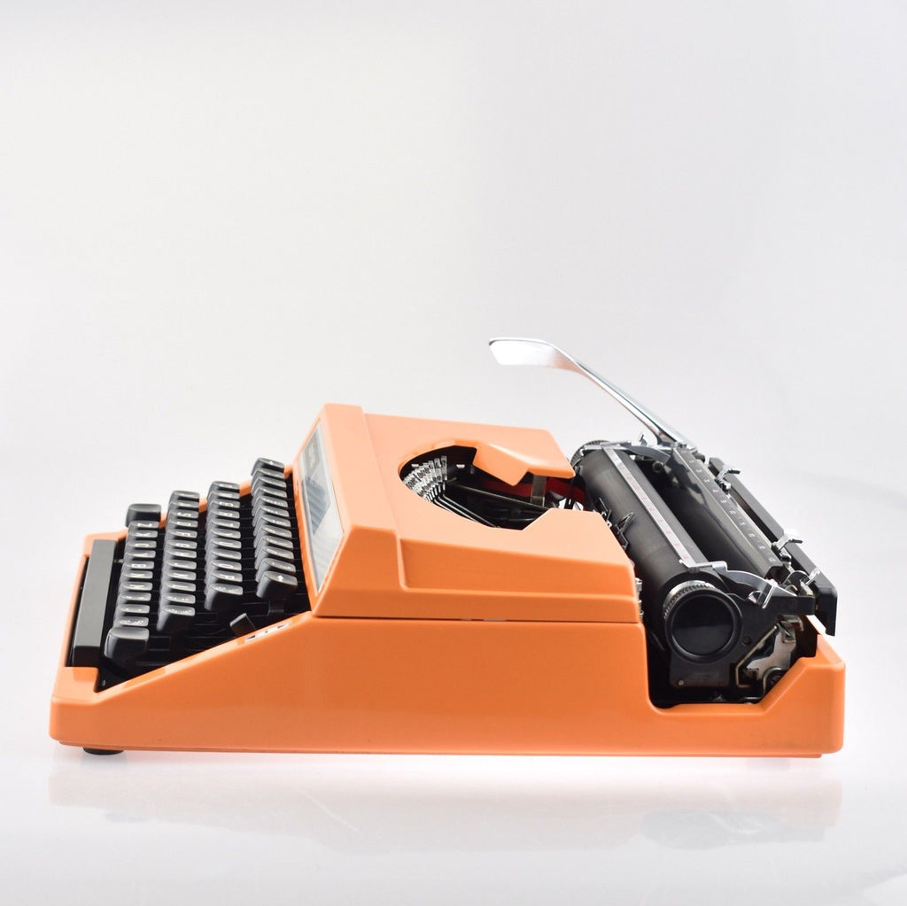 Silver Reed 100 Typewriter