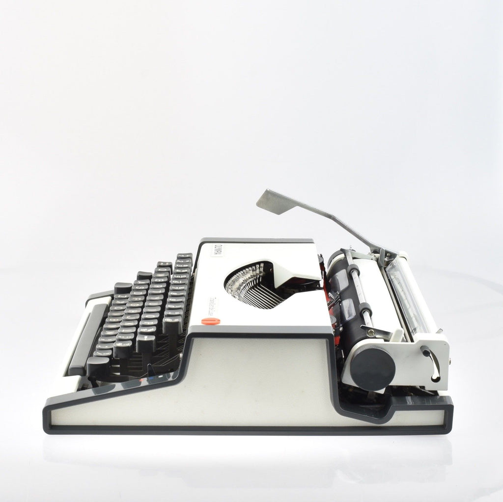 Olympia Traveller De luxe Typewriter