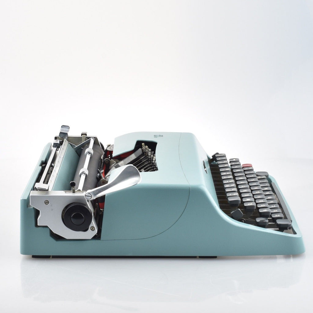 Olivetti Lettera 32 Typewriter 