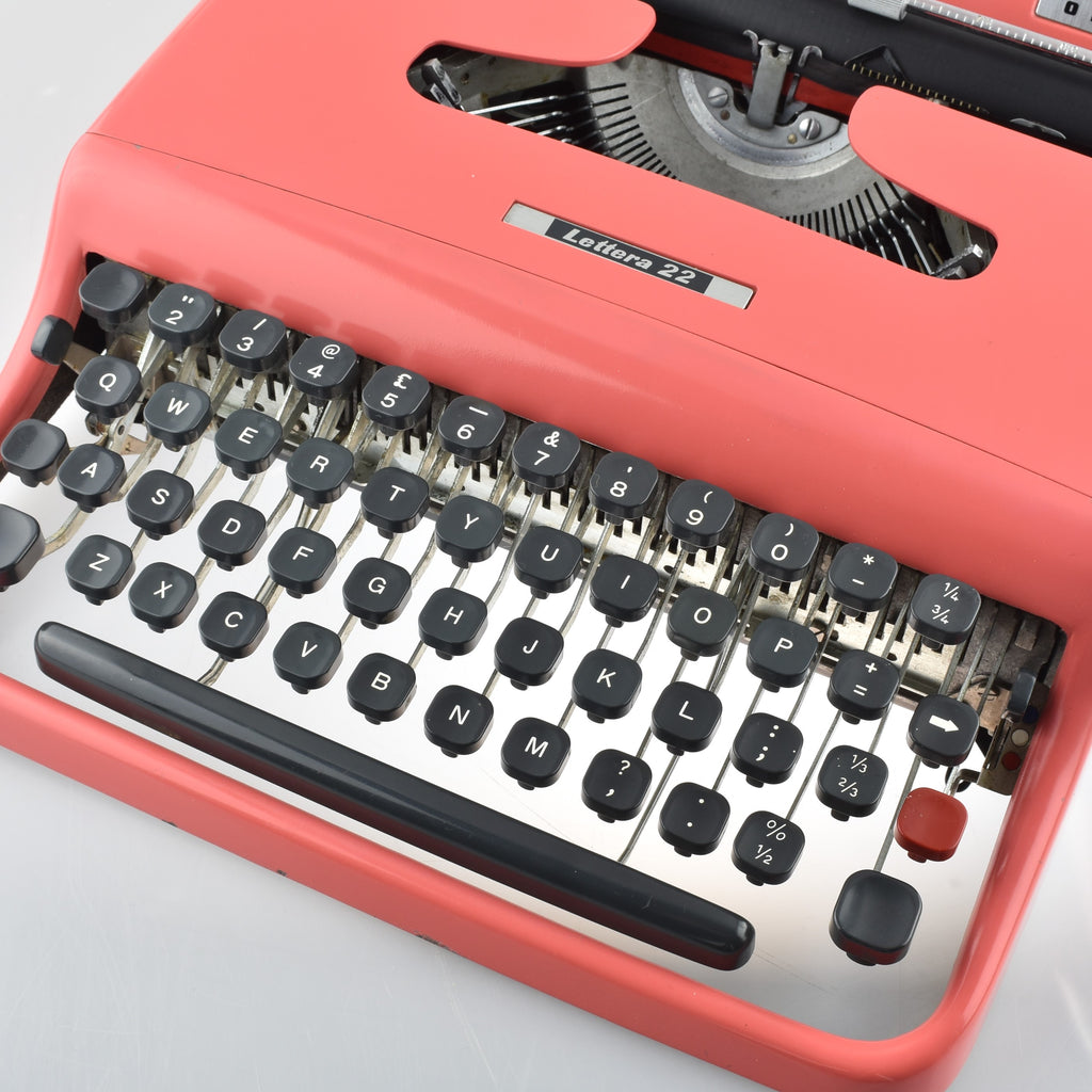 Olivetti Lettera 22 Typewriter | pink