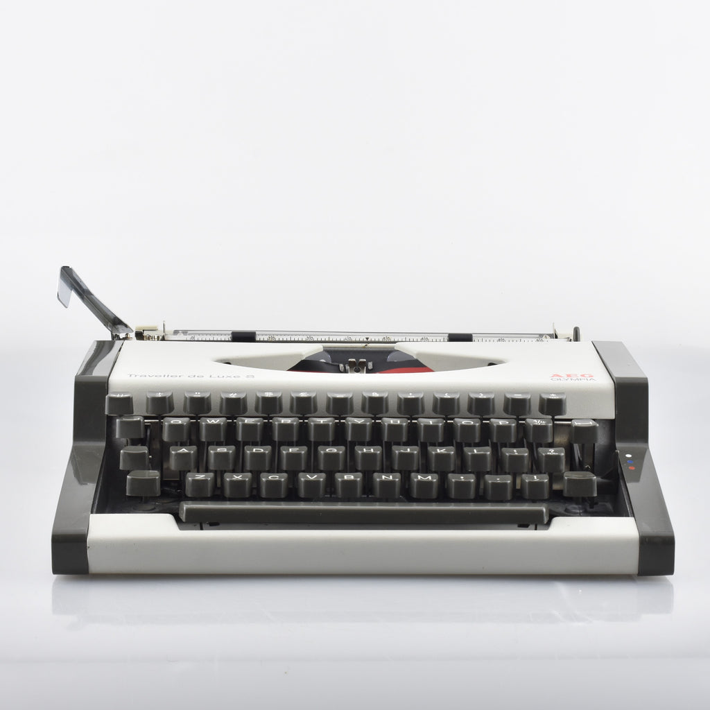 Olympia Traveller Deluxe S Typewriter