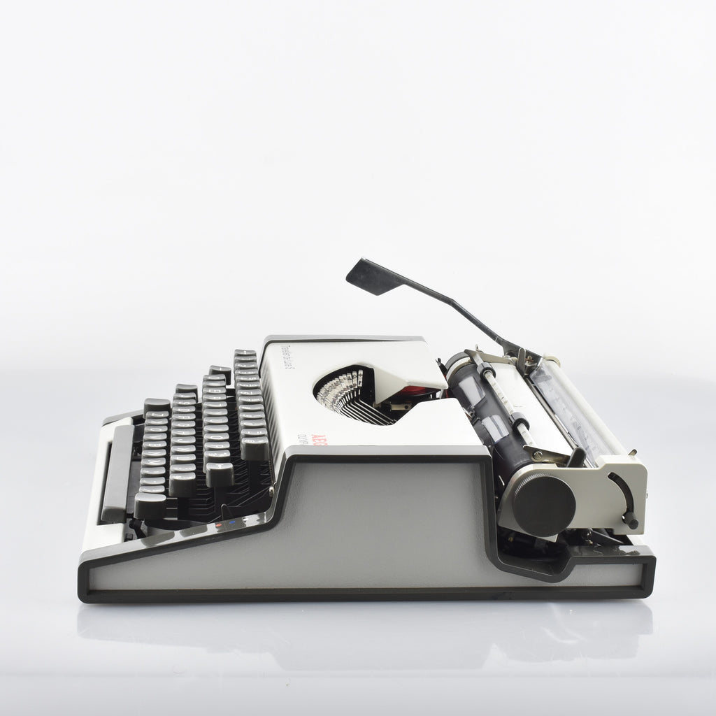 Olympia Traveller Deluxe S Typewriter