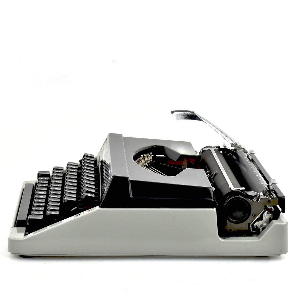 Silver Reed Leader II Typewriter