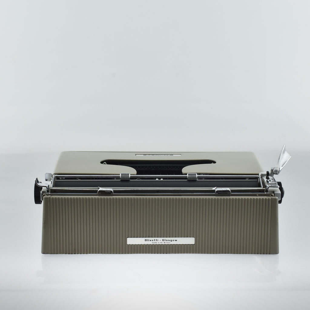 Olivetti Lettera 22 Typewriter 
