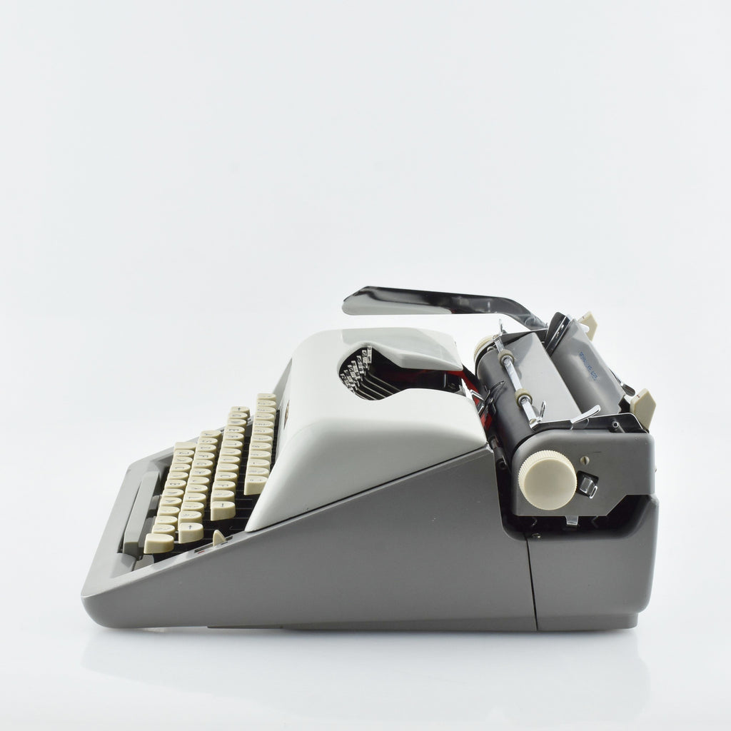 Royal Royaluxe 425 Typewriter