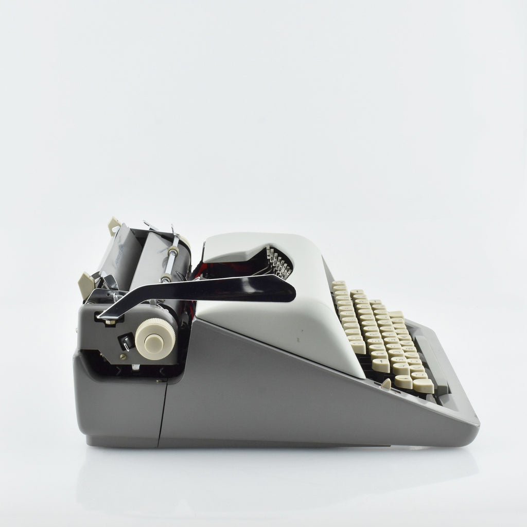 Royal Royaluxe 425 Typewriter